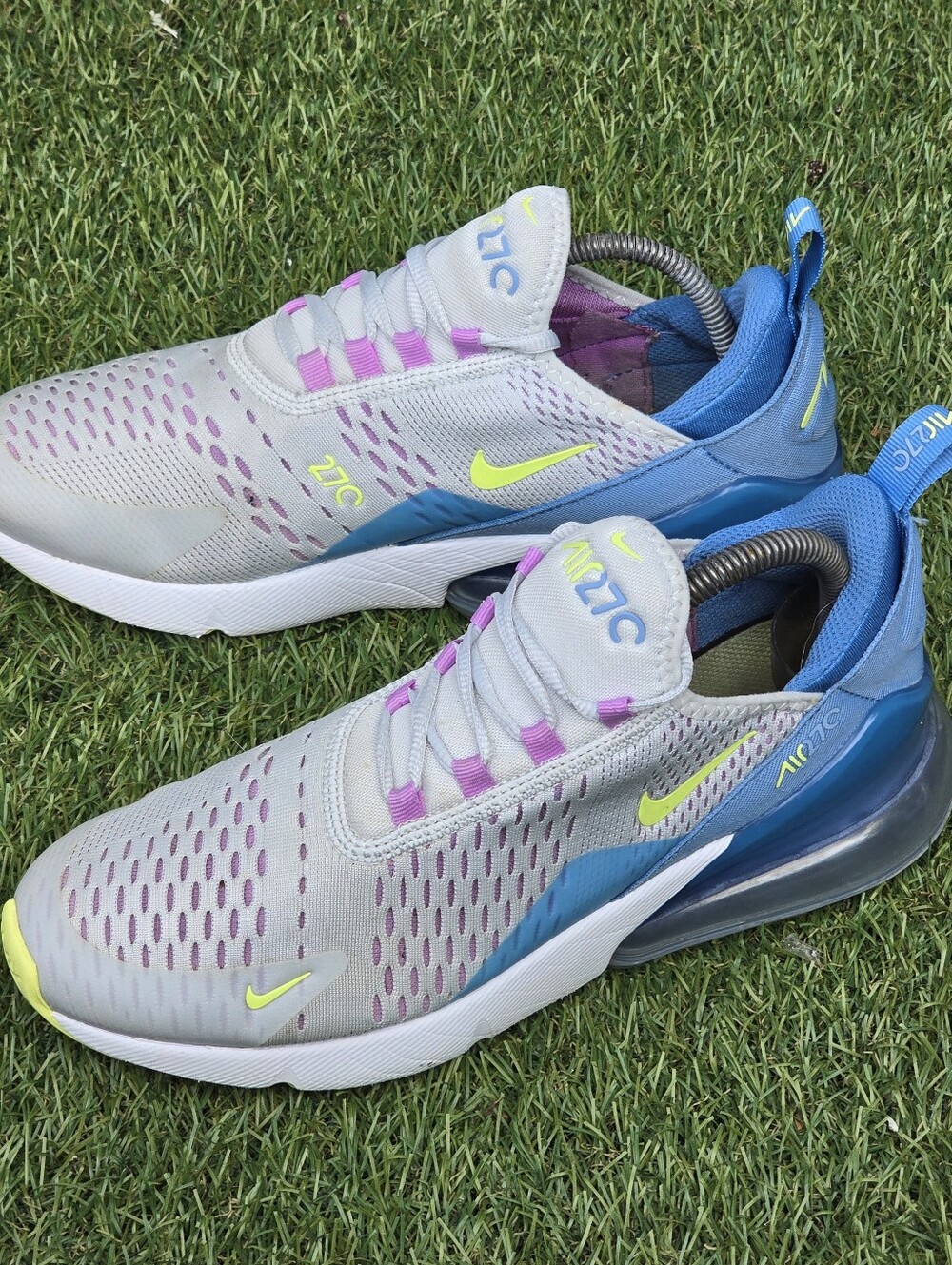 NIKE AIR MAX 270 - Women's Sneakers - SIZE 8.5. - Please See All Pictures